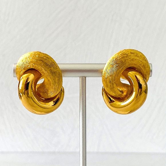 Vintage Christian Dior Interlocked Earrings Gold Tone Pierced Ears Posts - Picture 3 of 10